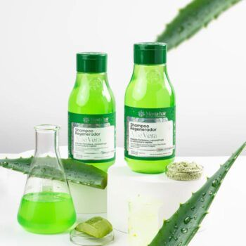 Description Shampoo Vivo con Aloe Vera Menta Hair (Producto Vegano) Ingredientes: Aloe Vera orgánico puro Ácido Hialurónico Piña Vitamina E Colágeno Pantenol Cardamomo Extracto de Amamellis Extracto de Bardana Aceite de Algodón Ceramidas Contenido: 550ml Beneficios del Shampoo Aloe Vera Menta Hair: Hidrata, Fortifica, Revitaliza y da Brillo Formula respetuosa de alto rendimiento en armonia con la naturaleza y el medio ambiente, creada con ingredientes puros de origen natural, para devolverle al cabello su grado de hidratación ideal. El aloe vera puro 100% orgánico Eco - Certificado es rico en elevadas concentraciones de vitaminas, proteinas, aminoácidos y minerales. Modo de Uso Shampoo Vivo Menta Hair Con Aloe Vera: Aplica tu shampoo con aloe vera menta hair en el cabello humedo, masajea muy bien la raiz y deja actuar de 5 a 10 minutos. Aplica nuevamente si lo consideras necesario. Recomendamos para mayor hidratación y resultados óptimos, utilizar el acondicionador de aloe vera Menta Hair. Huele delicioso y a tu cabello le va a encantar! Disfruta de los beneficios de Menta Hair y sus maravillosos productos veganos, encuentra toda su línea en nuestra tienda online Isarena Beautyline´s. ¡Dale a tu cabello el cuidado natural que se merece! Celebra con nosotros que Menta Hair y su línea completa Vegana con Biotecnología ya está en USA y la encuentras en ISARENA BEAUTYLINE´S. Realizamos envíos, rápidos, seguros y confiables en todo Estados Unidos y Puerto Rico. Get shipping rates for your location. Country Zip code Shampoo Con Aloe Vera Menta Hair